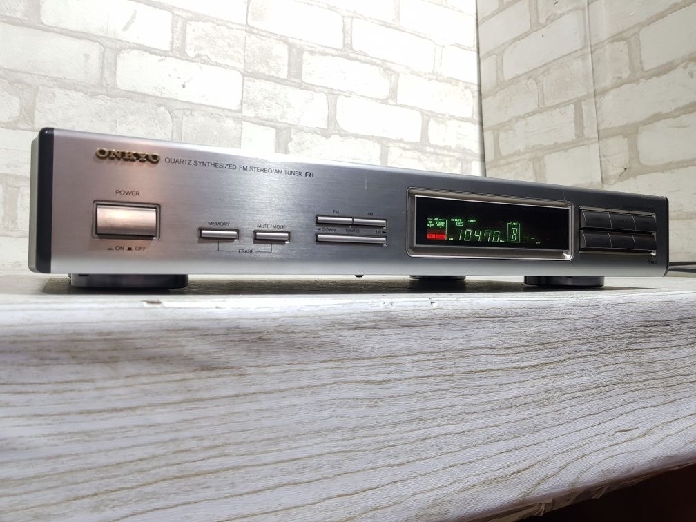 Стерео FM/ AM тюнер ONKYO T-4830, б/у з Німеччини