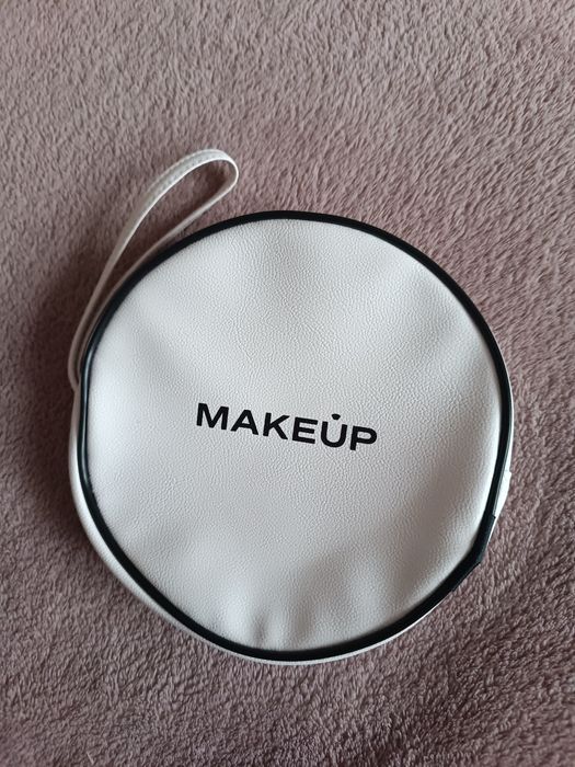 Косметичка біла кругла makeup
