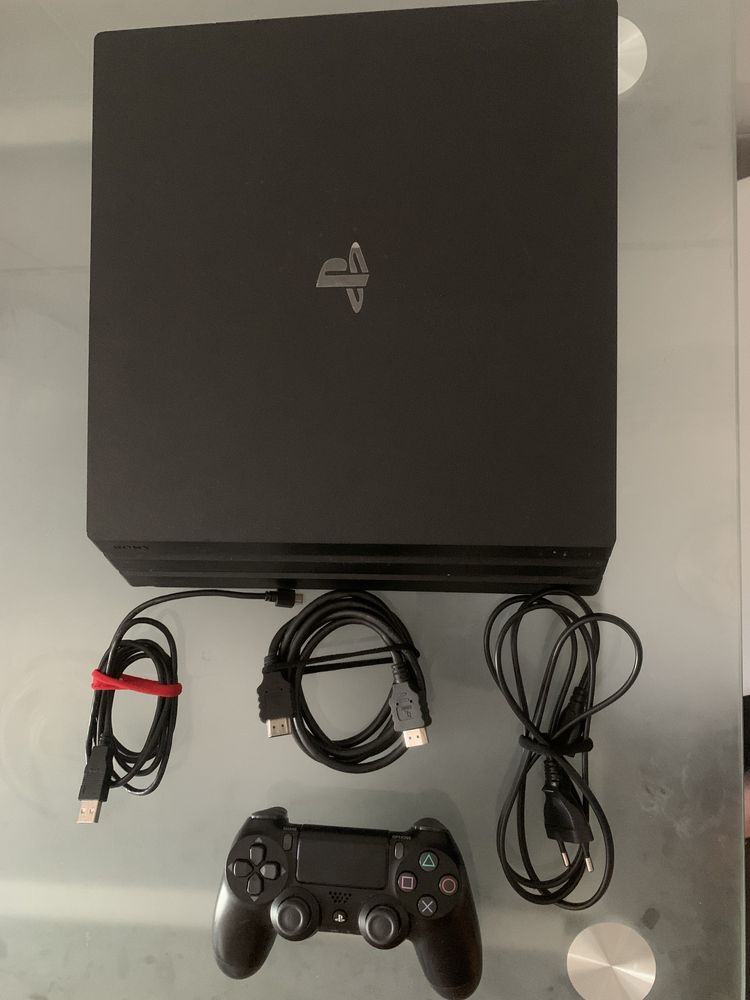 PS4 Pro 1 TB + dentro da garantia + comando