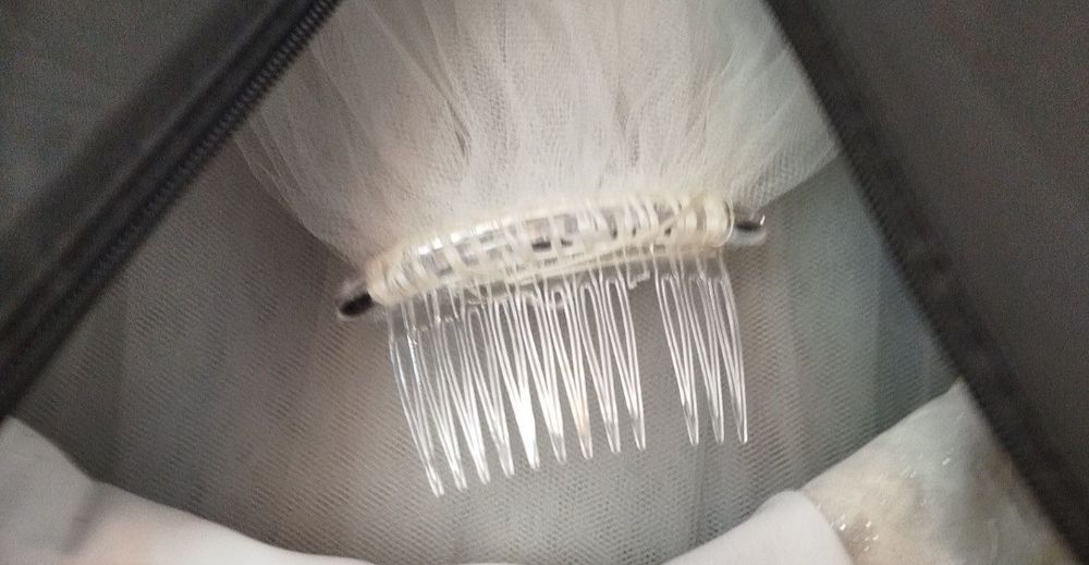 Suknia ślubna z brokatem ecru (krótki welon, szal/bolerko) roz 36/38