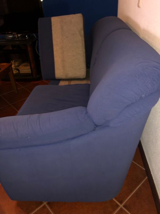 Sofá de três lugares azul