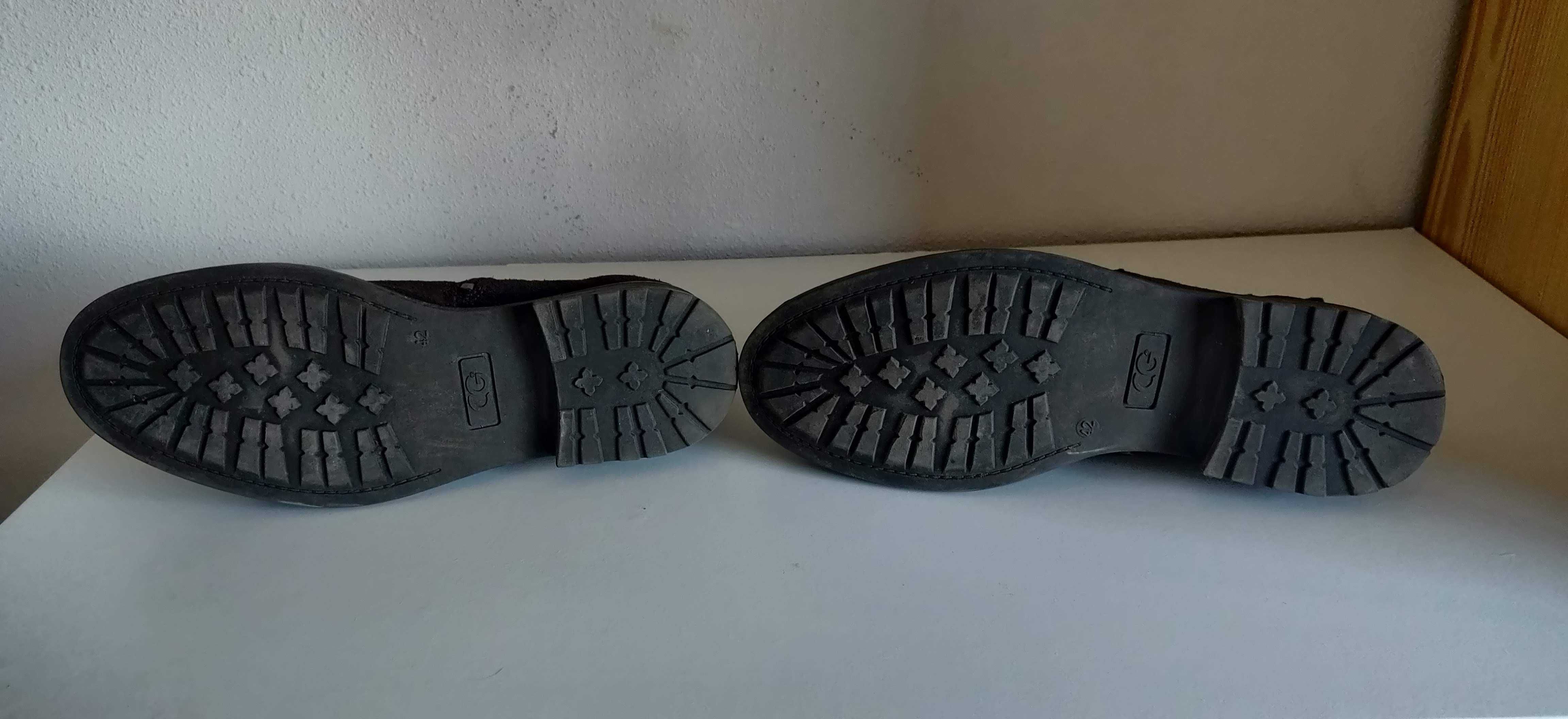 Botas de camurça (Calçado Guimarães)
