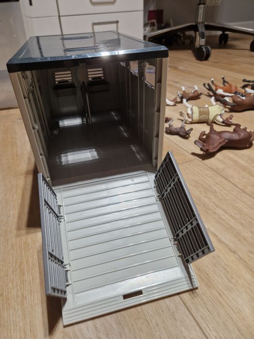 Zestaw koni Schleich plus samochód