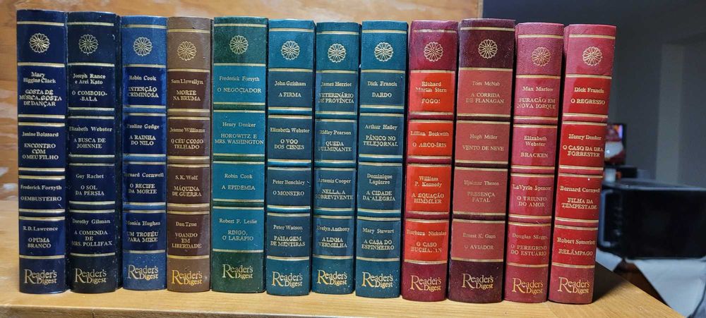 Vendo livros praticamente novos