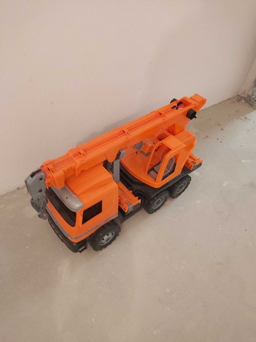 Duża ciężarówka dźwig/koparka – zabawka budowlana