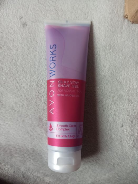 Avon - WORKS Nawilżający żel do golenia 150 ml