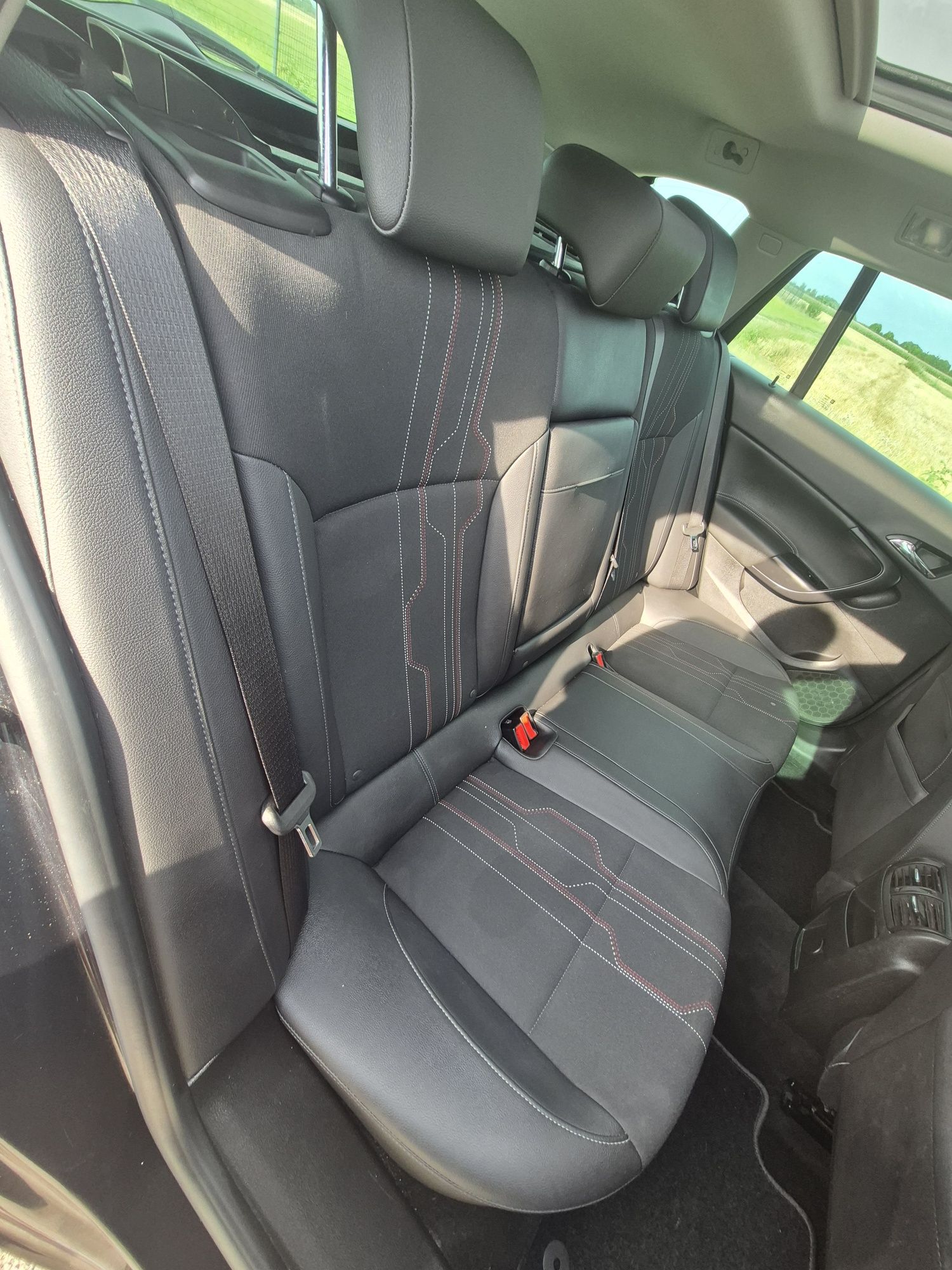 Sprzedam samochód osobowy opel insignia