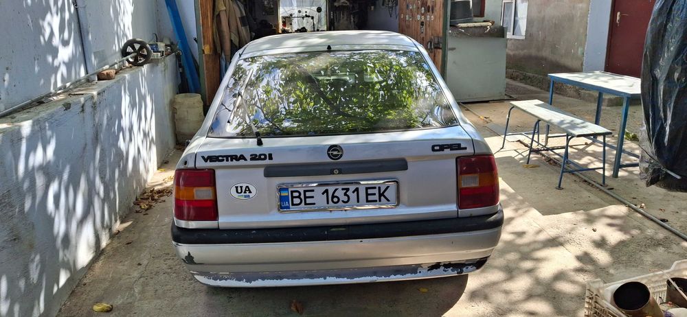 Опель вектра А 2.0 литра бензин