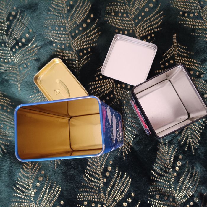 Zestaw puszek metalowych