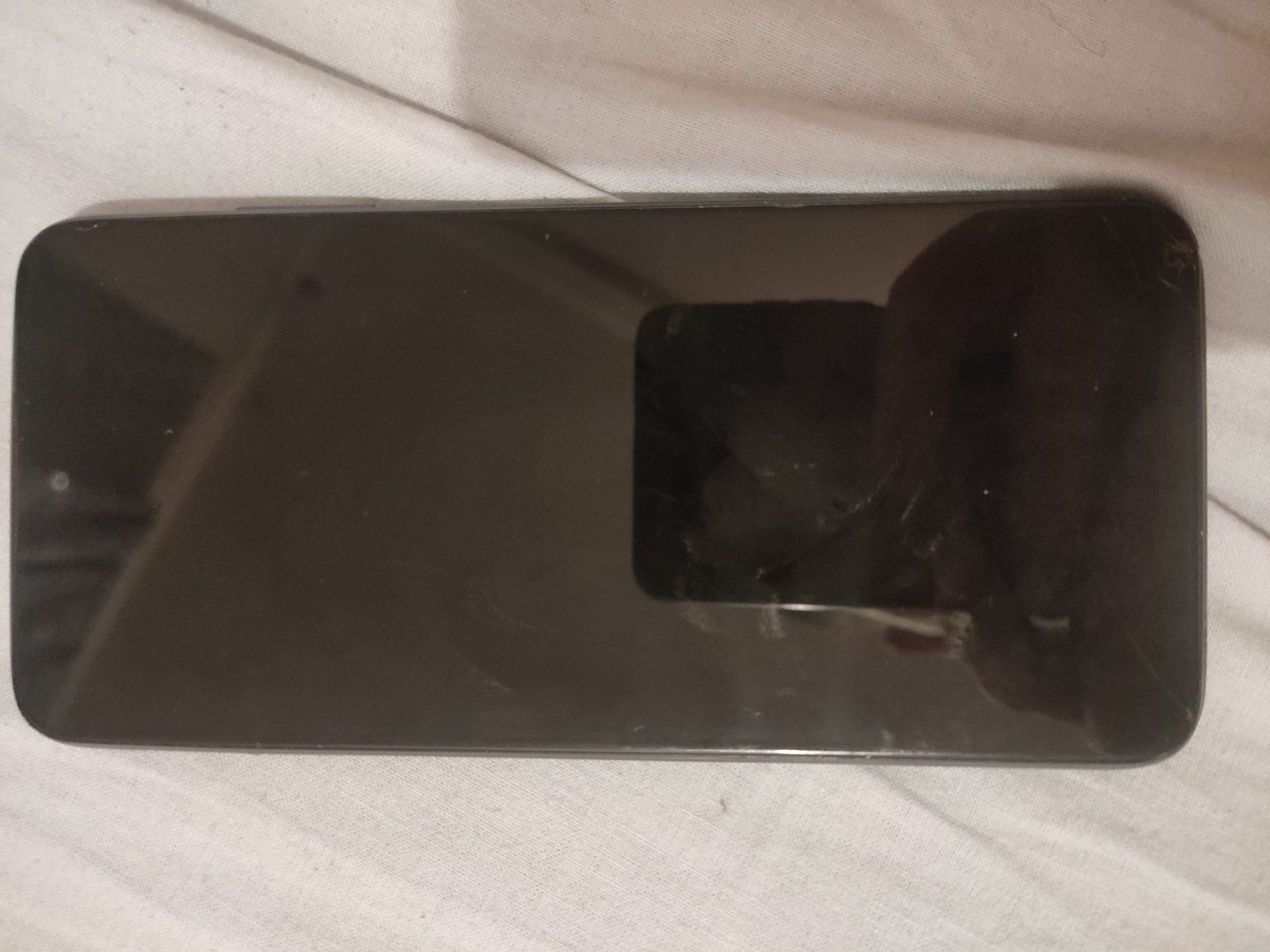 Redmi 10 4/64 Вісить на лого