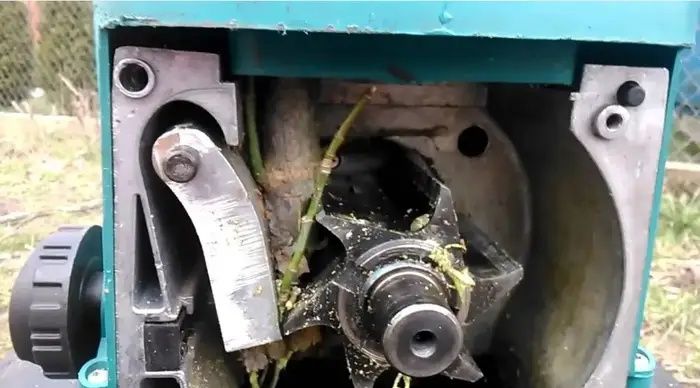 Садовий подрібнювач Makita UD2500 Измельчитель садовый дробарка Нова