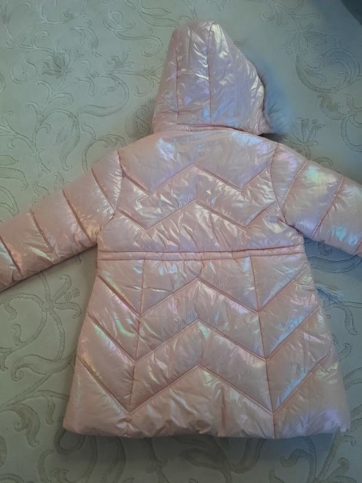 Продам зимову куртку 7 -10 років !