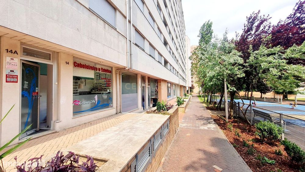 Loja com 65m2, com 2 parqueamentos na Alta de Lisboa
