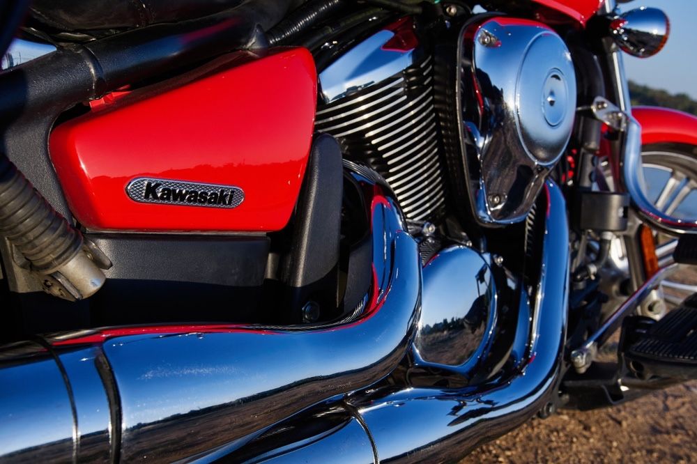 Kawasaki VN 900 Vulcan Custom Red