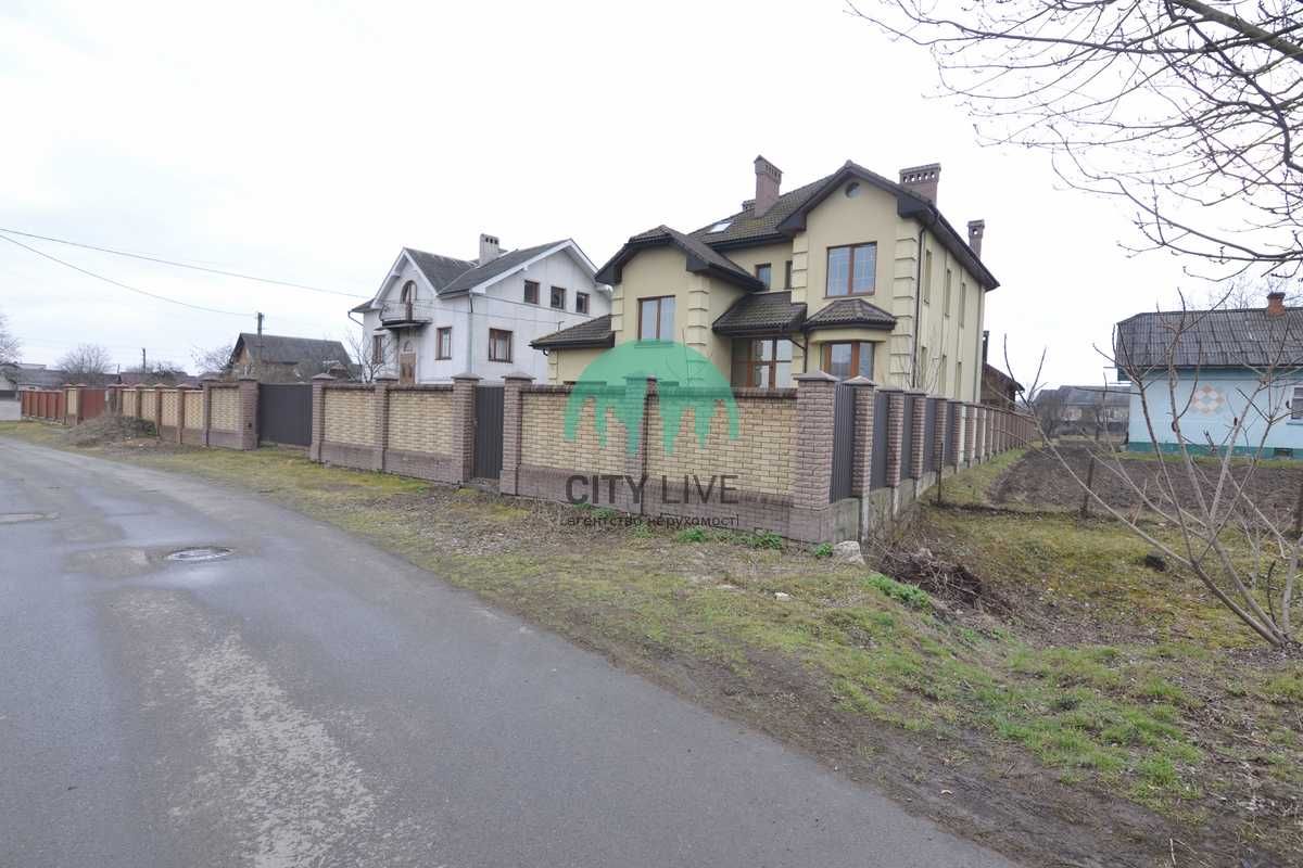 Продається будинок 296 м² у с. Микитинці (60)