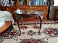 Piękny stylowy okrągły stolik kawowy na ludwikowskich nóżkach