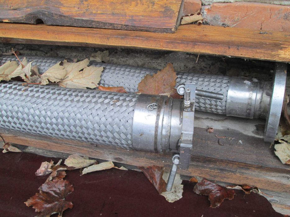 Шланг з нержавіючого сплаву для бензину.