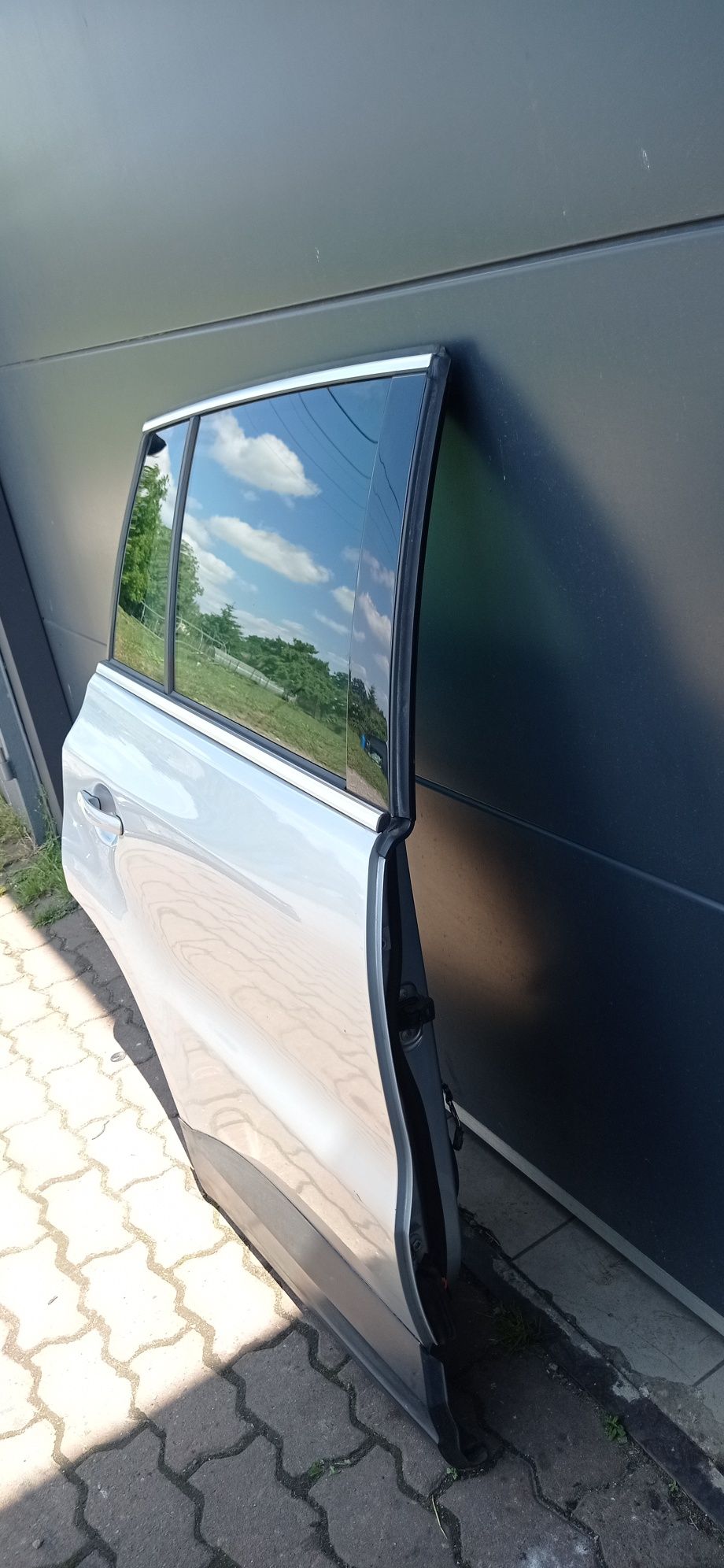 Drzwi prawy tył Volkswagen Tiguan  5n La7w przód