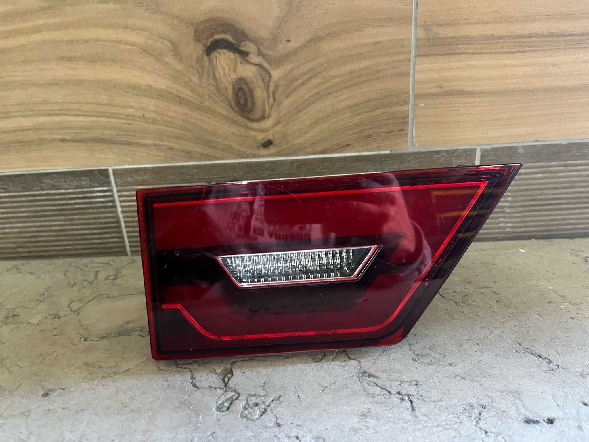 Farolim interno esquerdo JAGUAR E-PACE