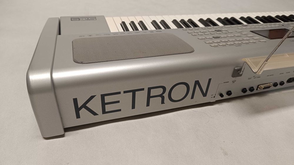 Ketron SD-5 keyboard
