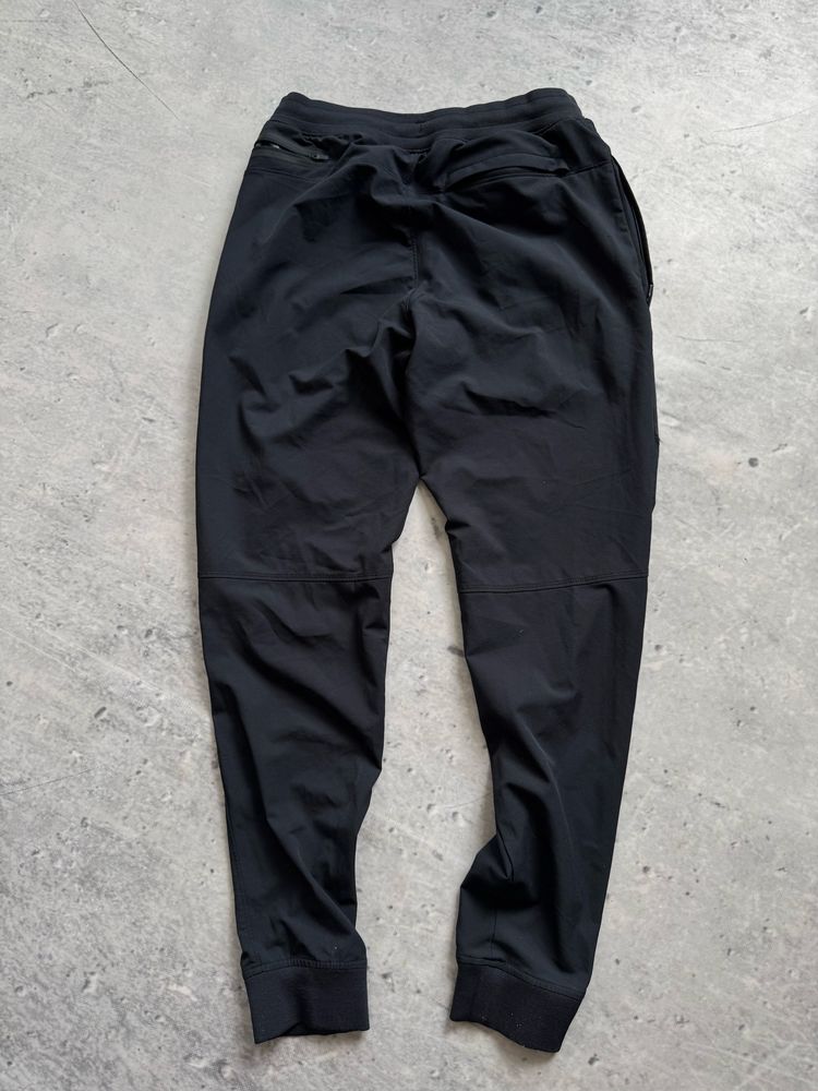 Under armour спортивные штаны черные для тренеровки