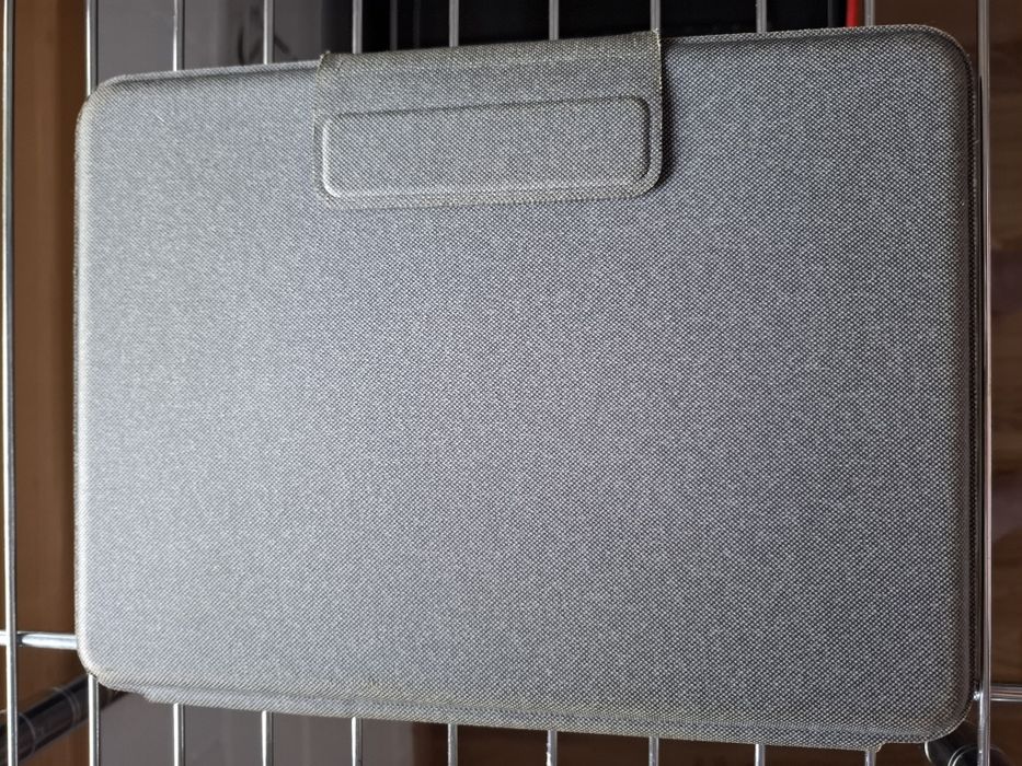 Чехол-клавиотура Logitech Combo Touch для iPad, 10.9"и11".