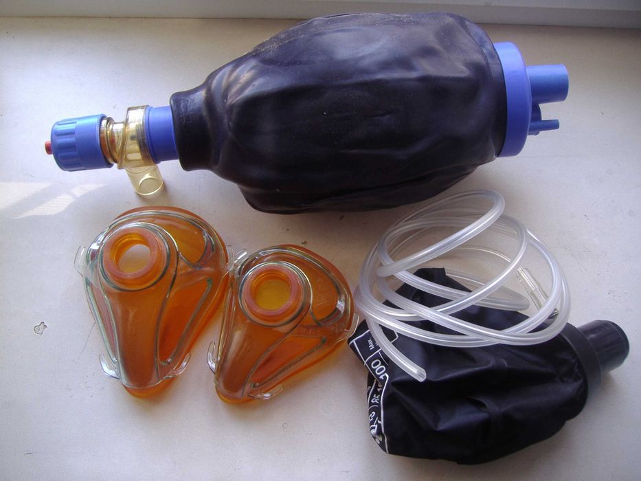 Мешок АМБУ с маской (механический отсос) воздуховод кислород Германия