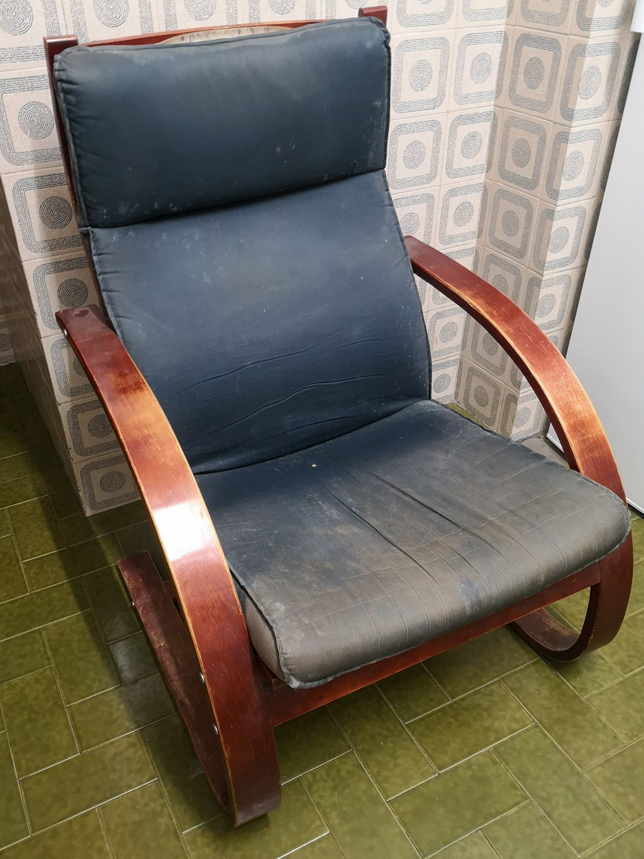 Cadeira de balanço em madeira