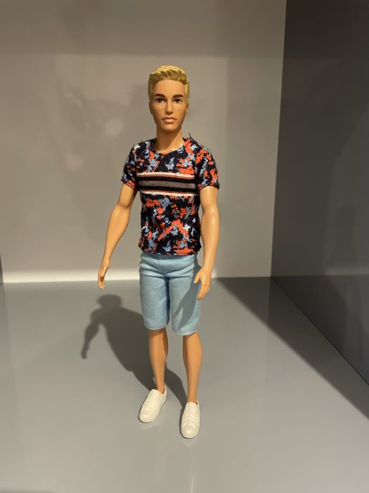 Lalka Ken stan bardzo dobry.