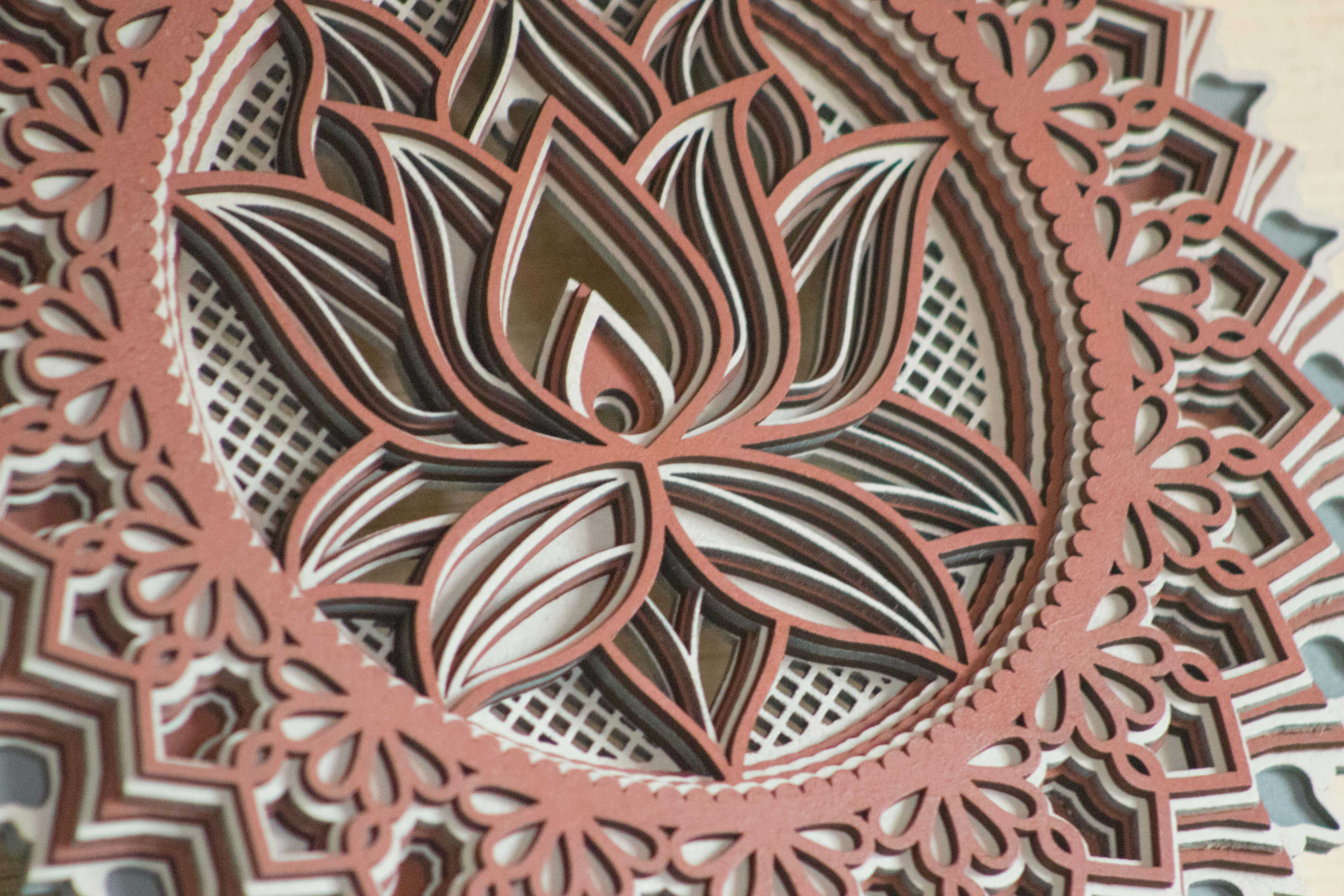 Mandala Flor de Lotus artesanal em madeira, corte a laser