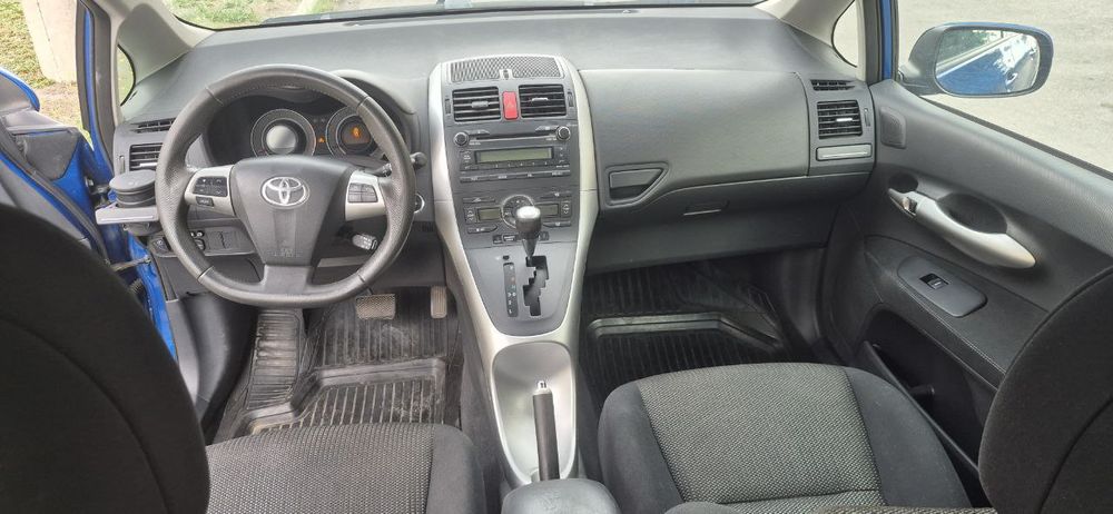 TOYOTA AURIS 1.6 газ/бенз. 2010