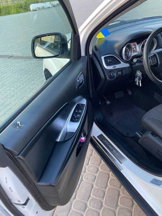 автомобіль Dodge Journey