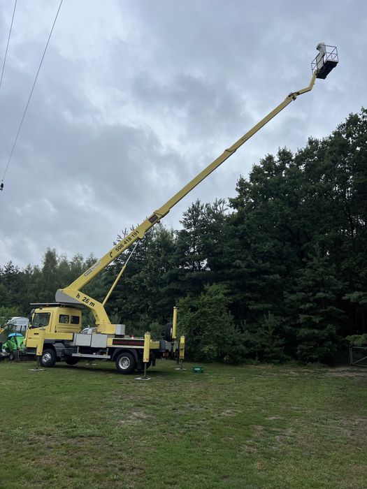 Wynajem podnośnik koszowy zwyżka przyłacza elektryczne  wycinka drzew