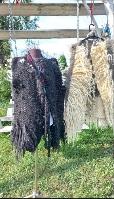 Гуня з овчини ,жилетка