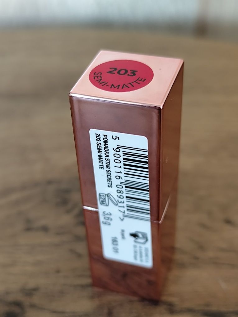 Nowa pomadka AA Wings of Color Star Secrets, 203 Semi-Matte czerwona