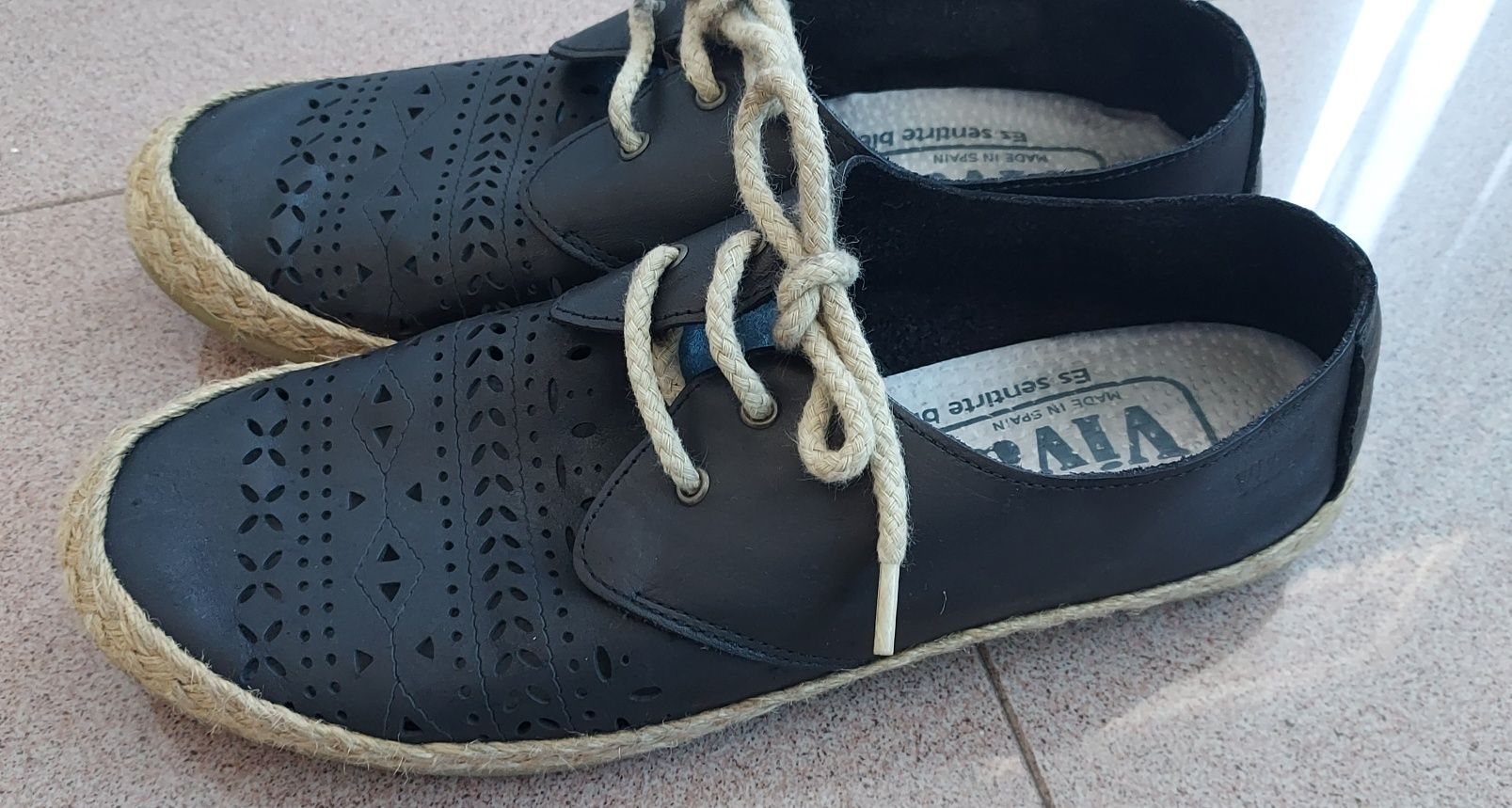 Sapatos em pele confortáveis