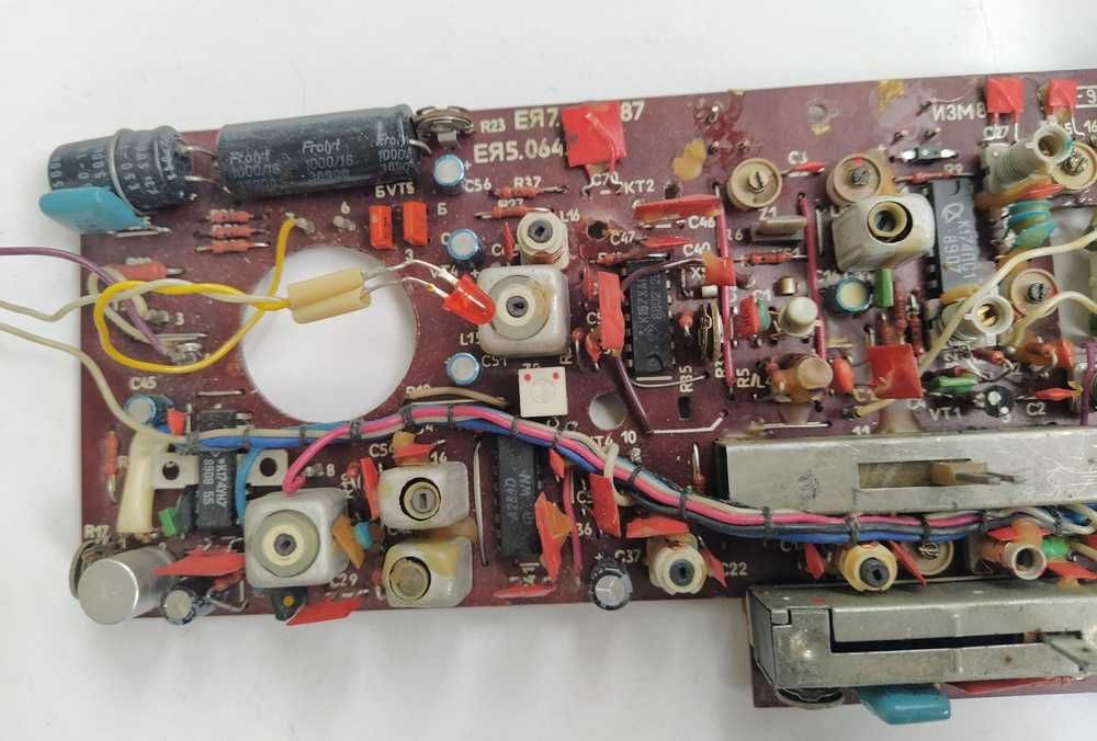 Плата с радиодеталями