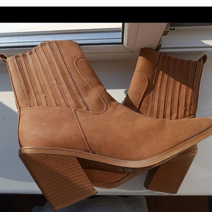 Черевики жіночі козаки