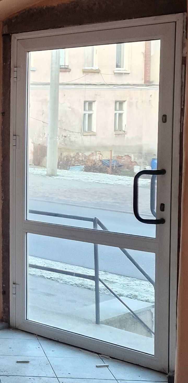 Drzwi aluminiowe zewnetrzne
