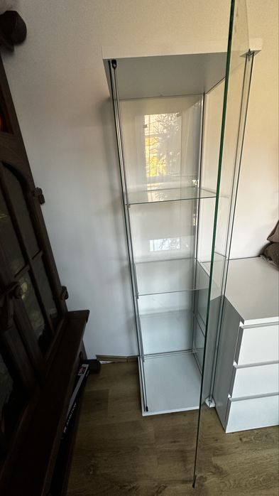 Szklana witryna IKEA