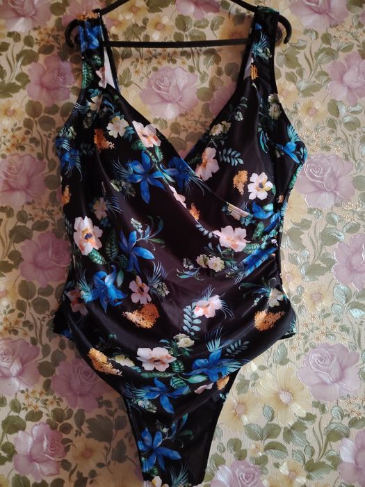 Купальник сдельный большого размера с цветами XXXL с широкими брителям