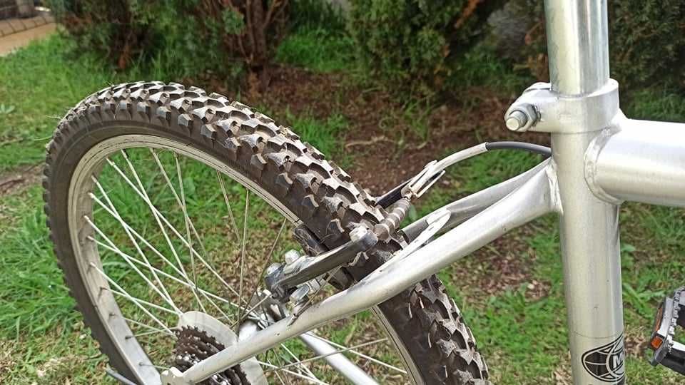 Bicicleta btt apache vagabond, com mudanças, em bom estado