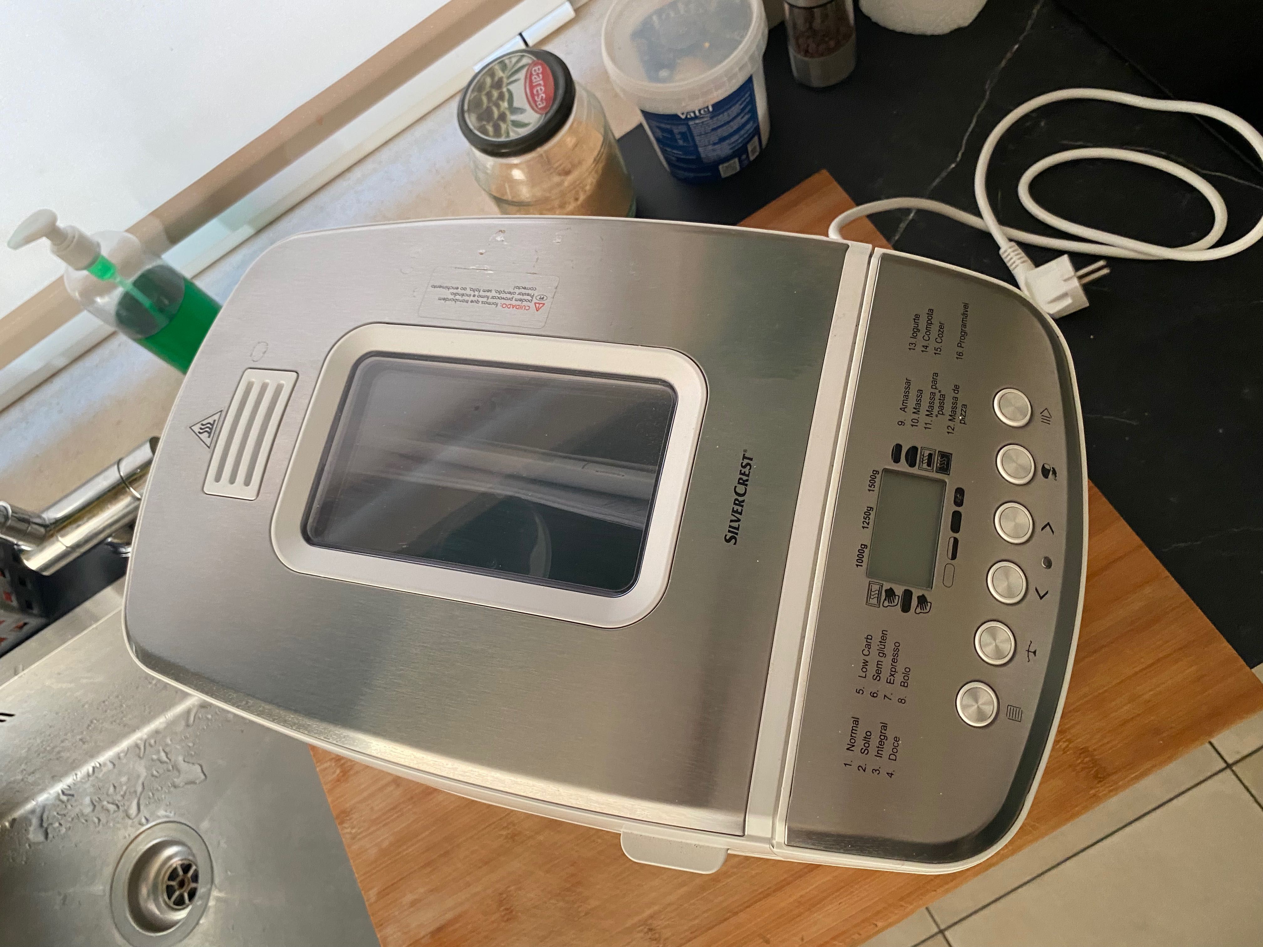 Maquina de fazer pão/bolos/massa pizza Silvercrest nunca usada