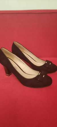 Szpilki, buty, pantofle czarne, zlote ozdoby T.Taccardi roz.40