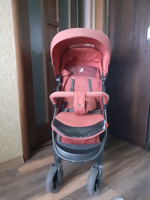 Продаю прогулянкову коляску Carrello Quattro