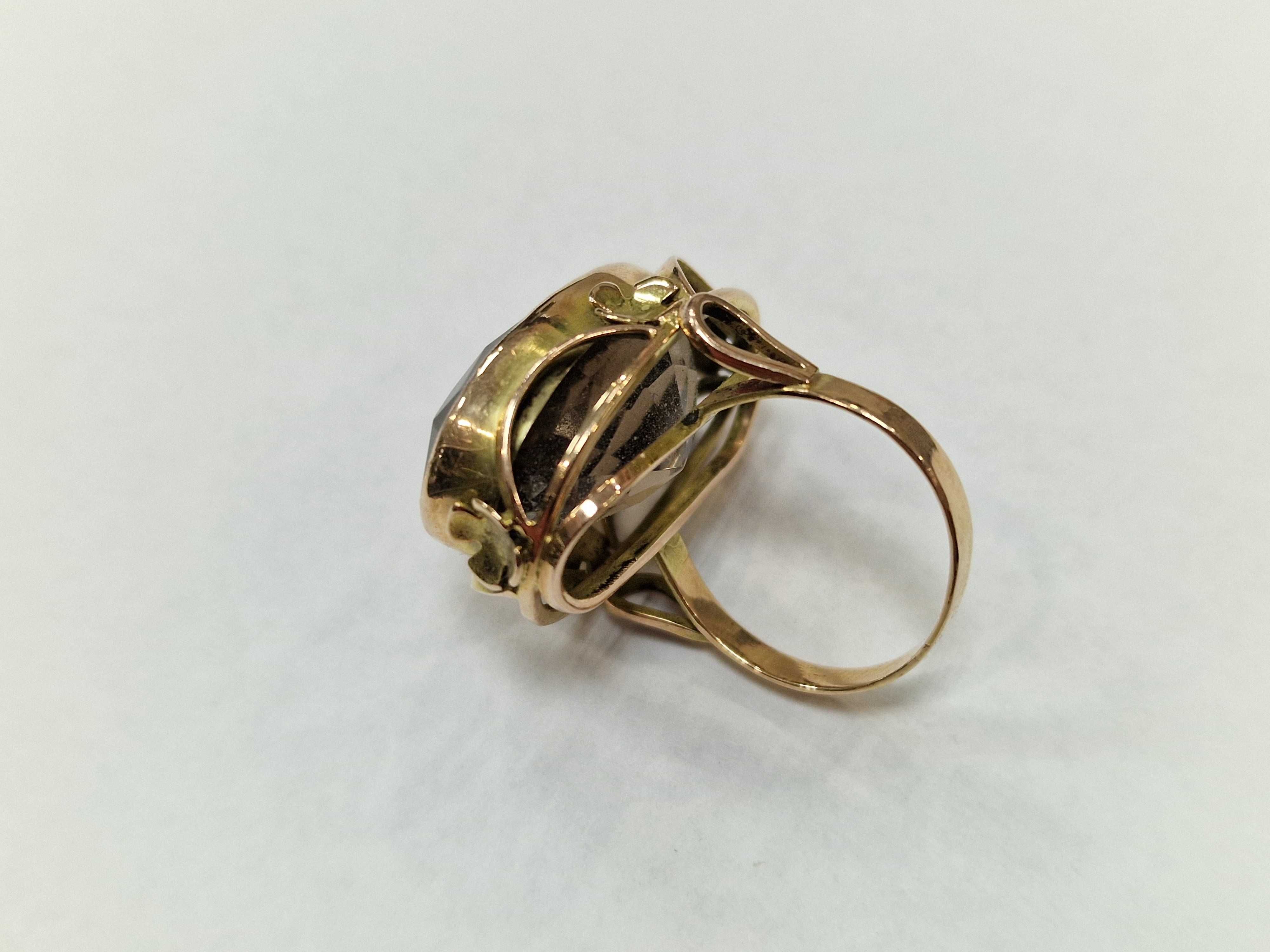 Złoty pierścionek damski/ 585/ 10.04 g/ Kwarc dymny/ praca ręczna/ R15