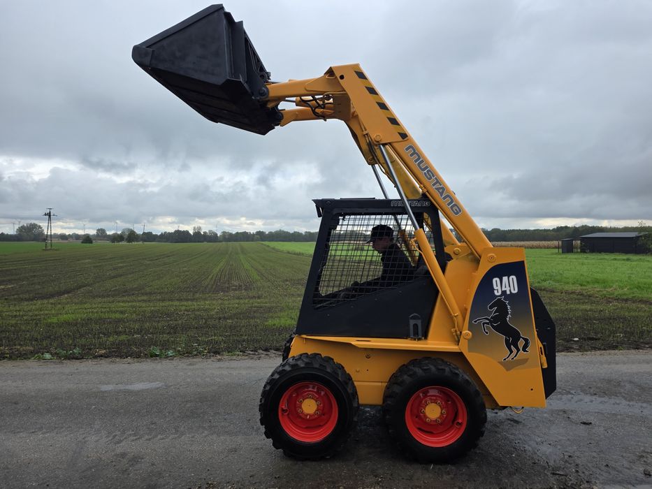 Mini Ładowarka Bobcat Mustang 940 Ładowarka Łyżka  Widły paletowe