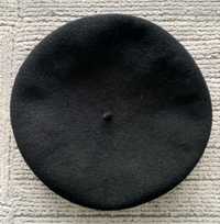 Czarny wełniany beret