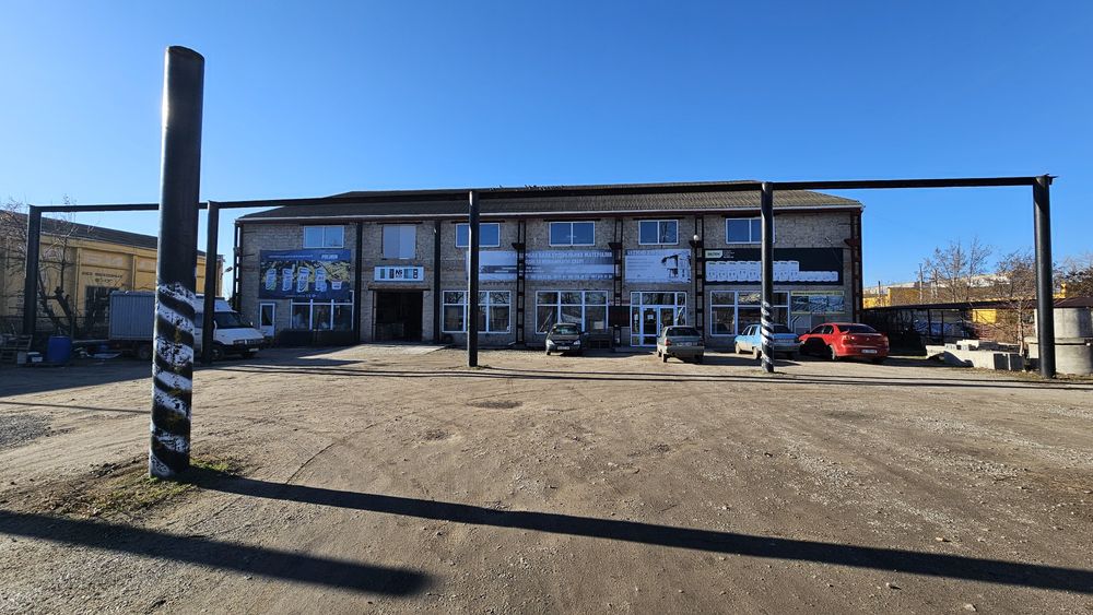 Продам діючу базу будівельних матеріалів  вул.Героїв України