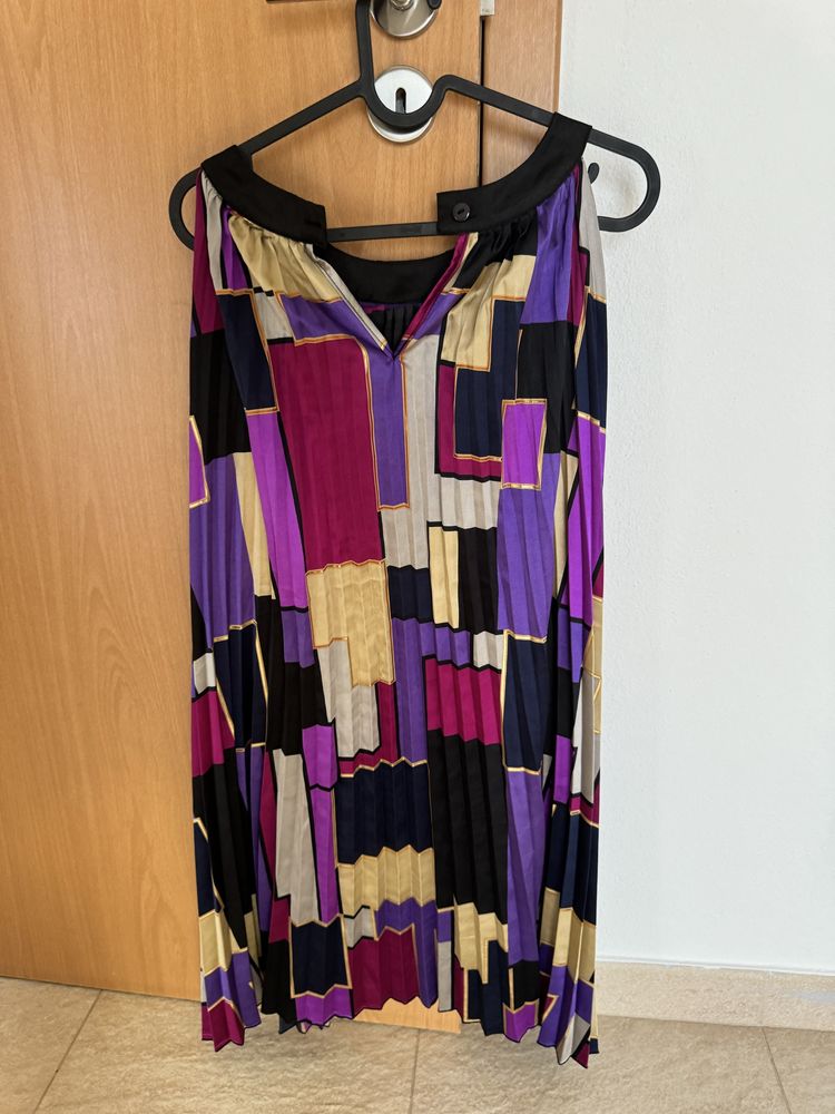Vestido plissado multicolorido